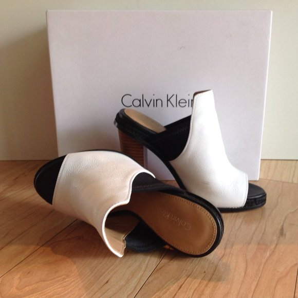Calvin Klein Peggy White/Black Block Heel Mule - Picture 3 of 8